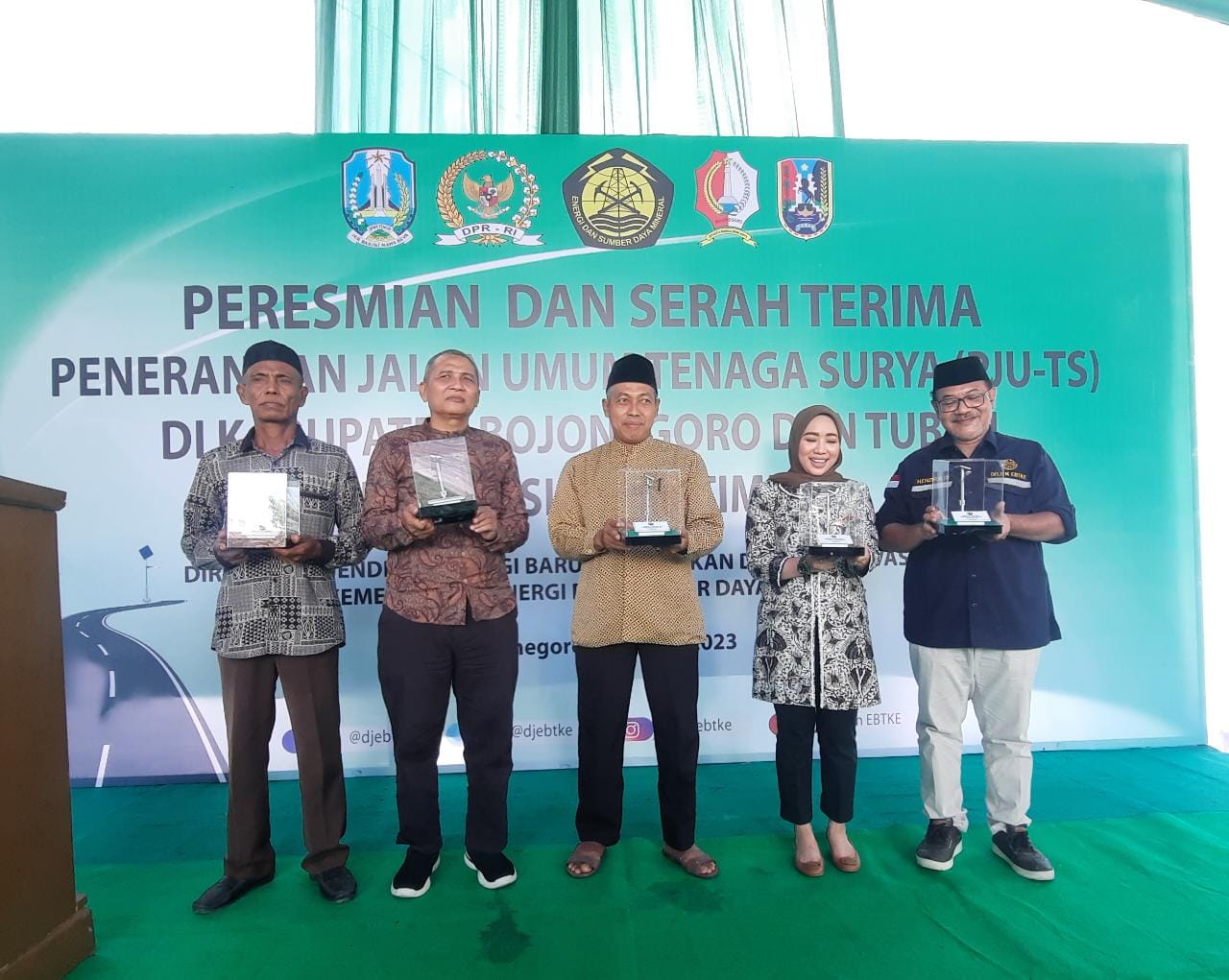 Kementerian ESDM dan Komisi VII DPR RI Resmikan PJU-TS di Kabupaten Bojonegoro dan Tuban